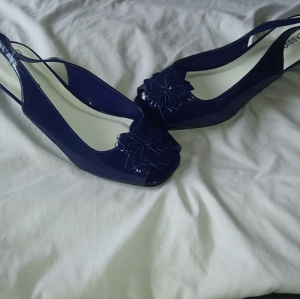 Classique Shoes - Picture 6 of 8